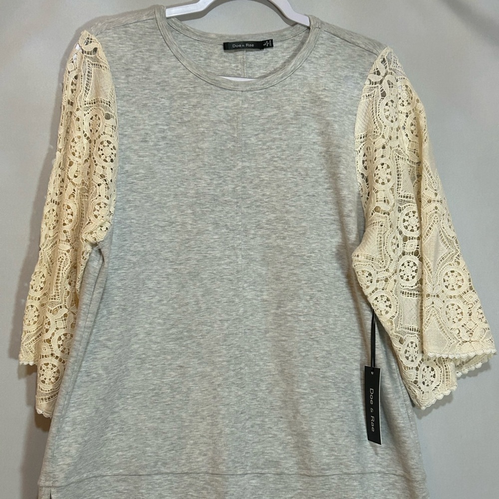 Doe & Rae Heather Gray Sweatshirt with Cream Lace Sleeves. Large